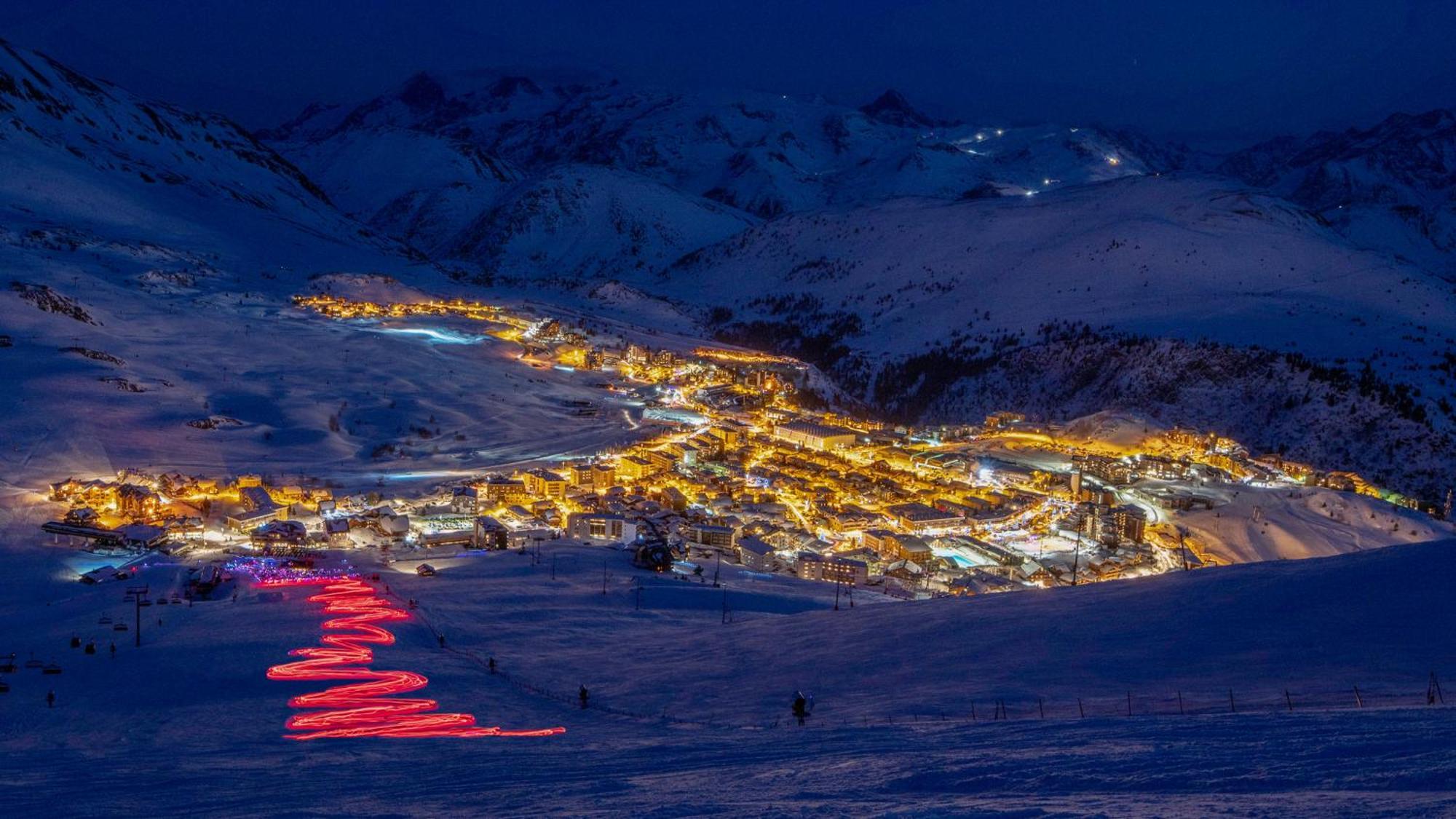 Chalet Alpe D'Huez 1850-Sea And Mountain Pleasure Avec 2 Appartements- 1 Appartement 3 Chambres 8 Couchages - 3 Salles D'Eau Et 1 Appartement 5 Chambres 12 Couchages 5 Salles D'Eau - Jacuzzi Et Sauna -Pieds Des Pistes Et Centre Kültér fotó